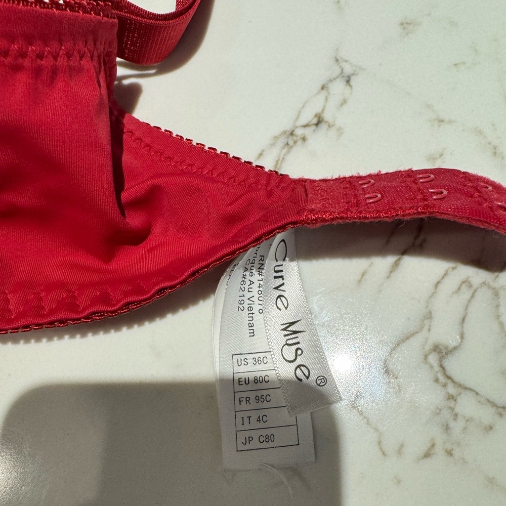 Lace Bra. Set of 2. Red and Black with comfortable padded shoulder straps. 36C. - Picture 5 of 6